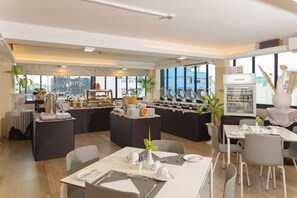 Desayuno estilo bufé