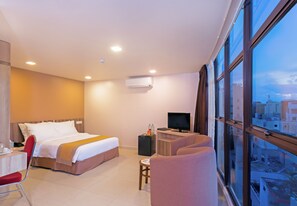 Deluxe Double or Twin Room, 1 Double Bed, Accessible, Private Bathroom | Minibar, in-room safe, desk, free cribs/infant beds