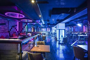 5 bars/lounges - Rush Inn Hotel (Dubai)