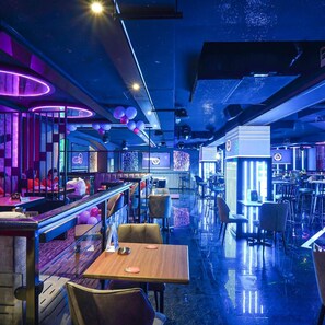 5 bars/lounges - Rush Inn Hotel (Dubai)
