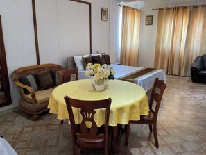 Suíte estúdio premium, 1 quarto, vista para o resort | Espaço de trabalho para notebook, ferros/tábuas de passar roupa