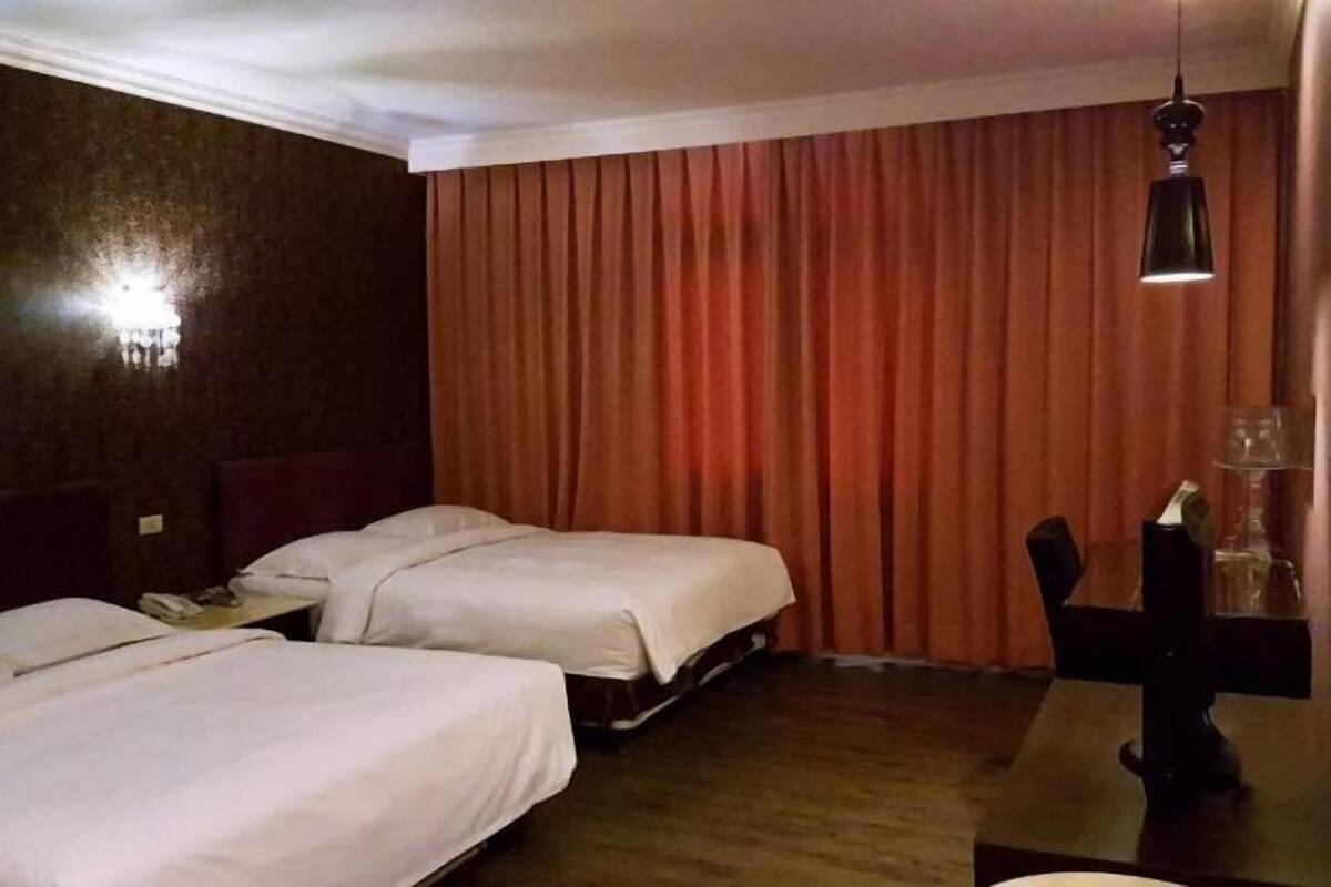 Blackout curtains, soundproofing, free WiFi, bed sheets