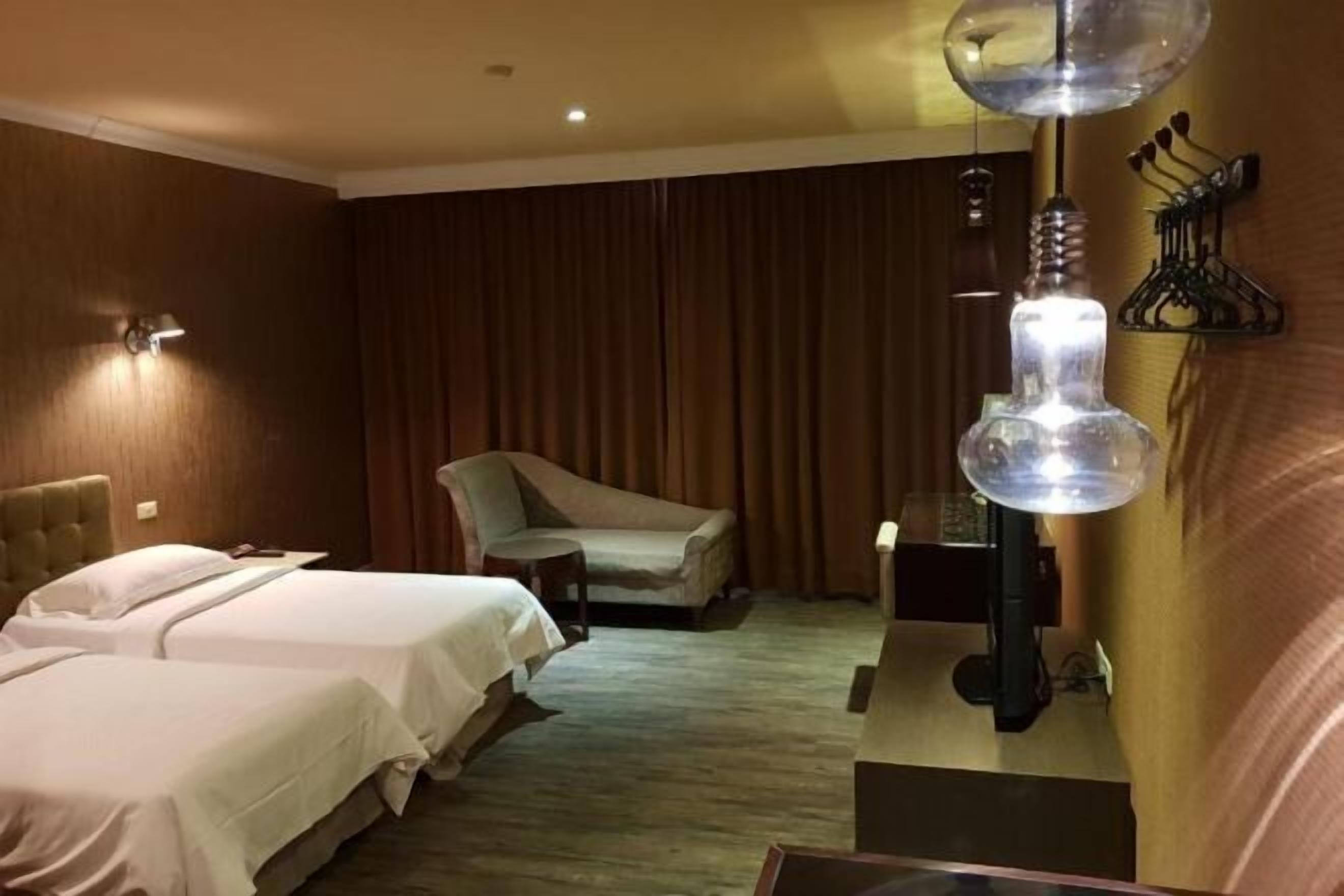 Cortinas blackout, sistema de insonorización y wifi gratis 