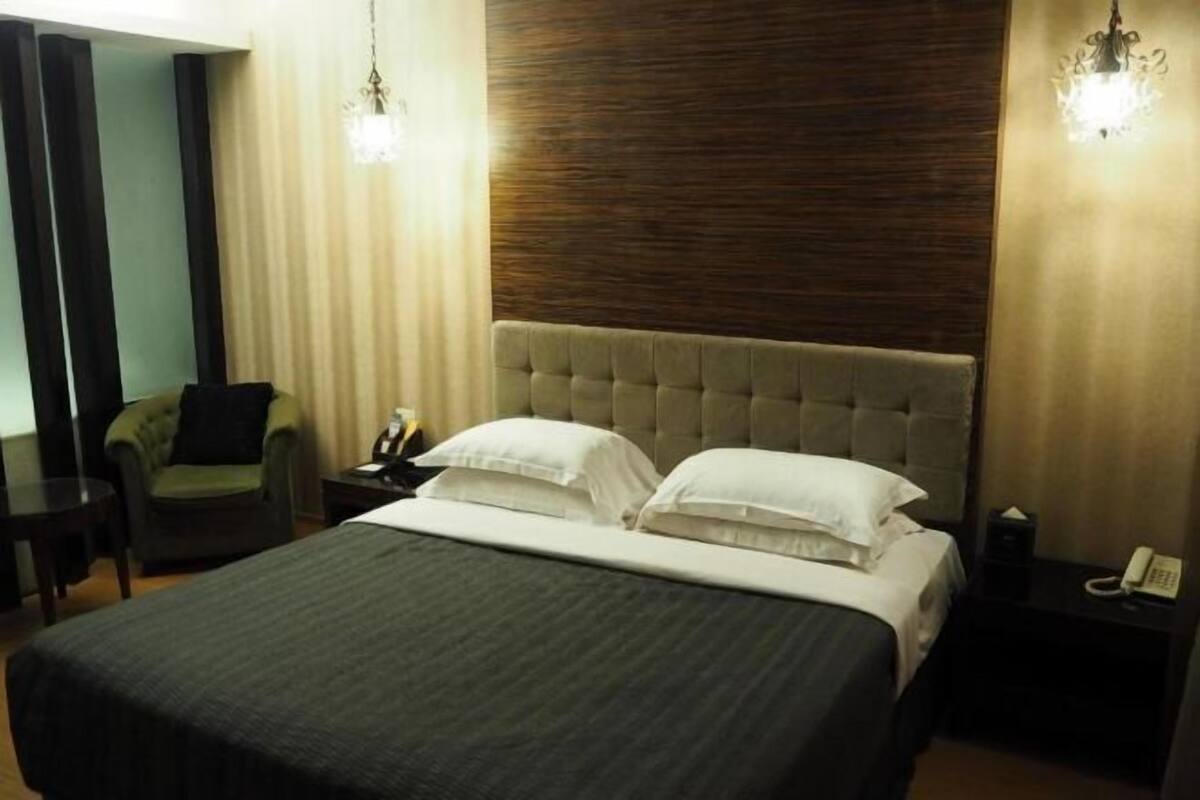 1 bedroom, blackout curtains, soundproofing, free WiFi