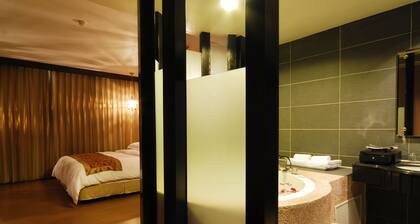 The Riverside Hotel & Motel