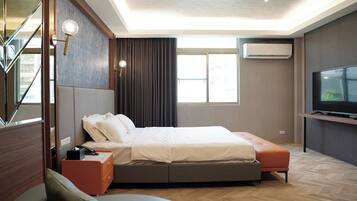 Luxury Room (Check-in after 6PM) | Blackout drapes, soundproofing, free WiFi, bed sheets