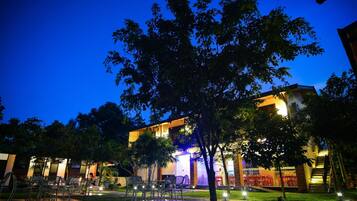 Outdoor pool, sun loungers