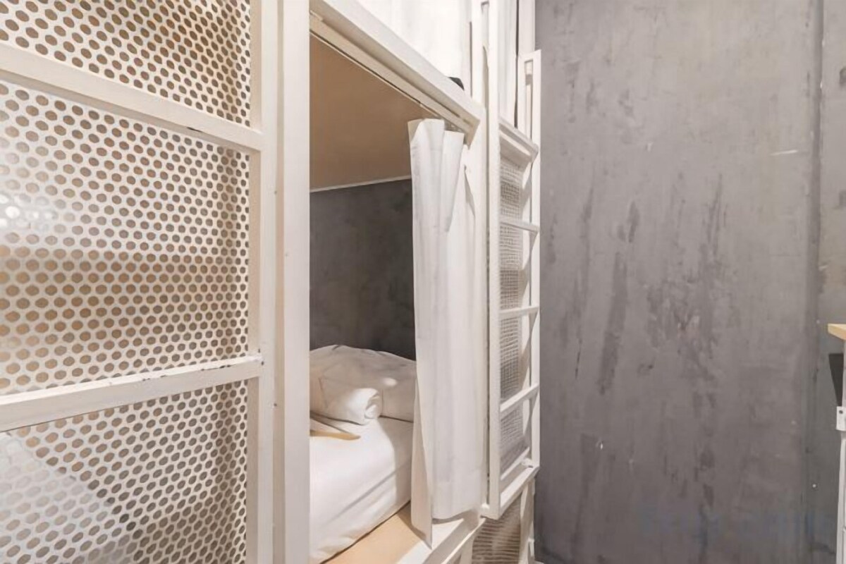 Egyptian cotton sheets, soundproofing, free WiFi