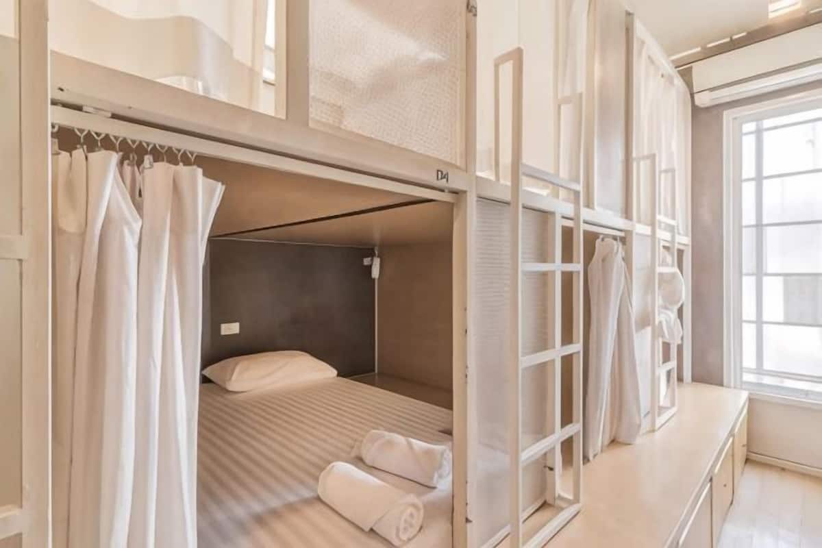 Egyptian cotton sheets, soundproofing, free WiFi
