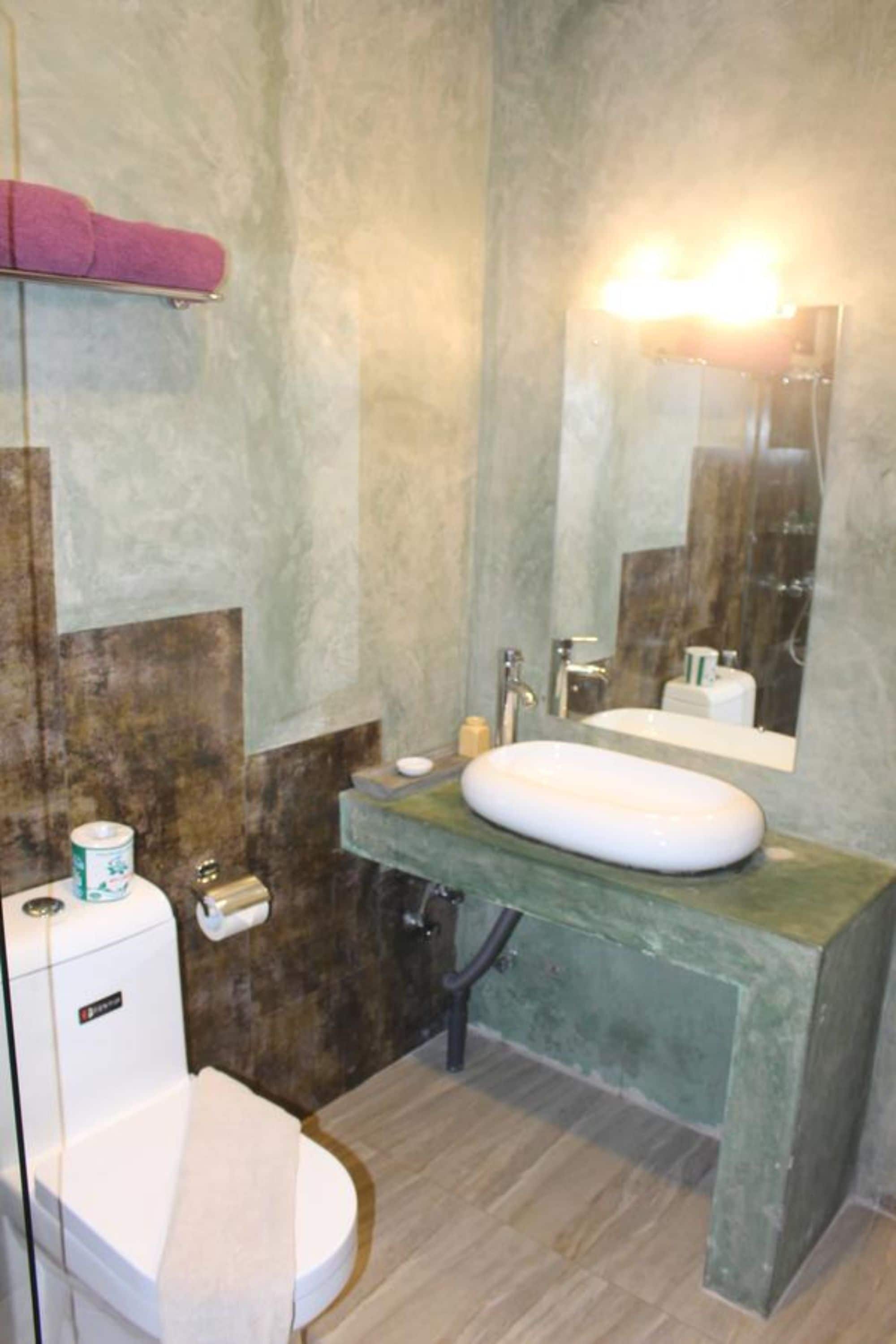 deluxe double room, 1 king bed, canal view | premium bedding, desk, iron/ironing board, free wifi