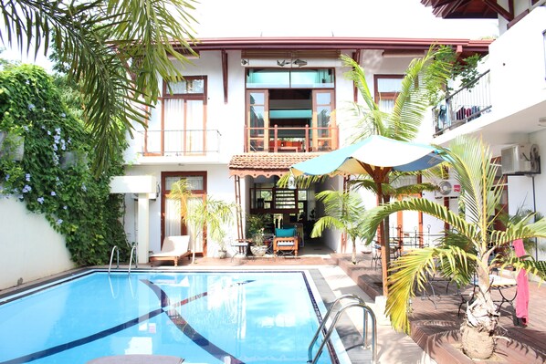 Outdoor pool, pool loungers