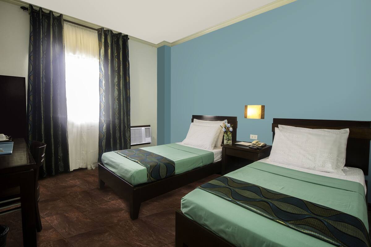 Deluxe Room | In-room safe, desk, WiFi (free)