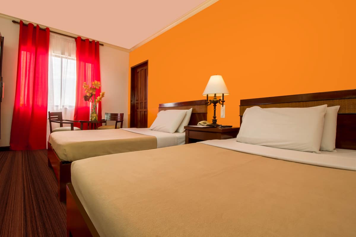 Family Room | In-room safe, desk, WiFi (free)