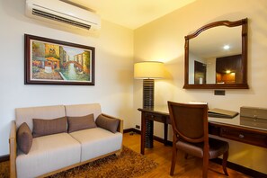 Jacuzzi Suite | Oppholdsområde | LCD-TV