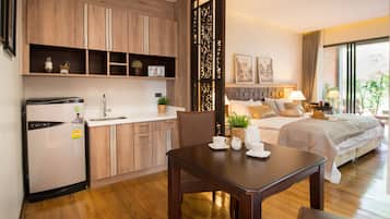 Premier Double Room | Private kitchen | Fridge, coffee/tea maker