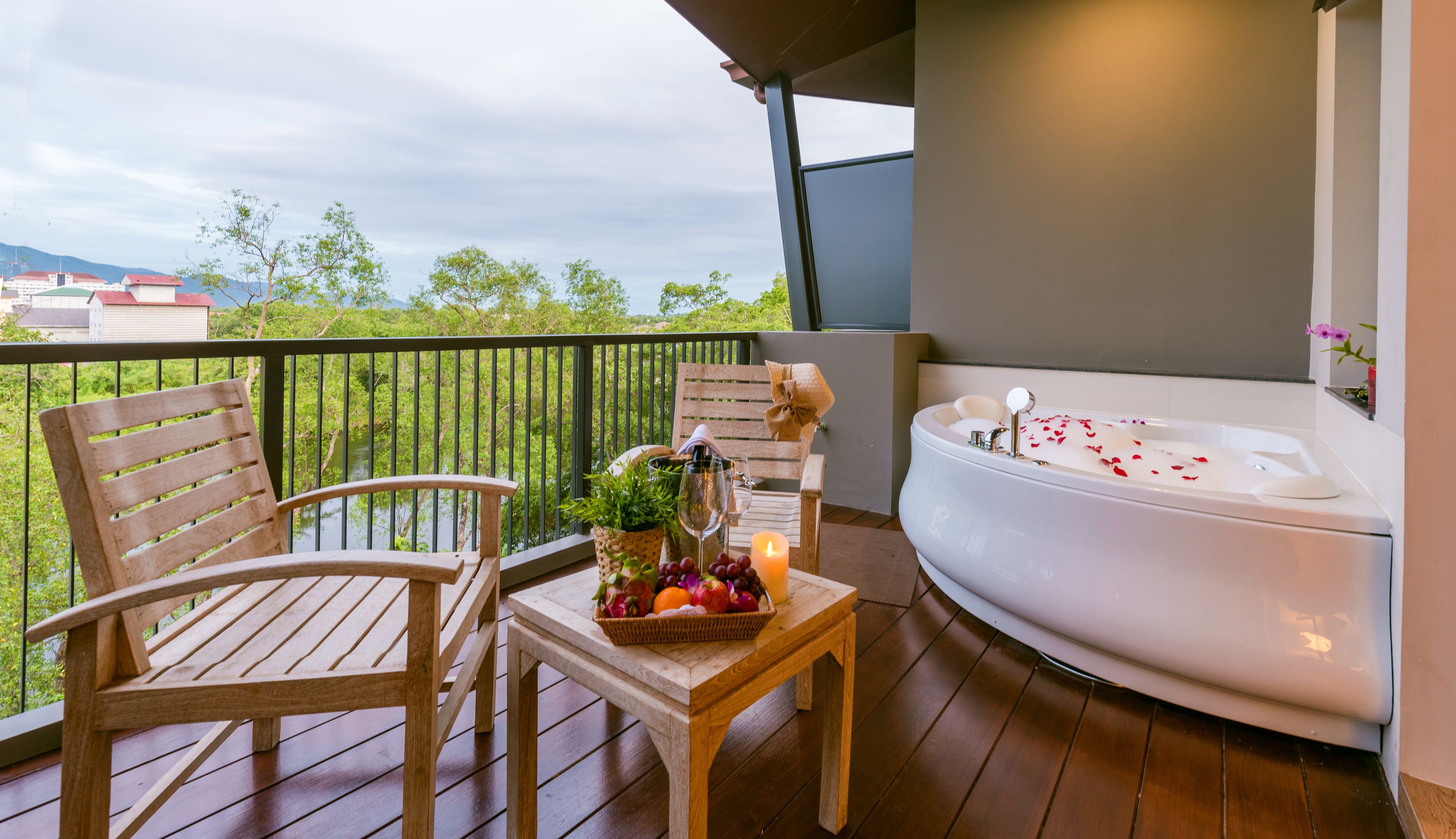 Jacuzzi Suite | ระเบียง