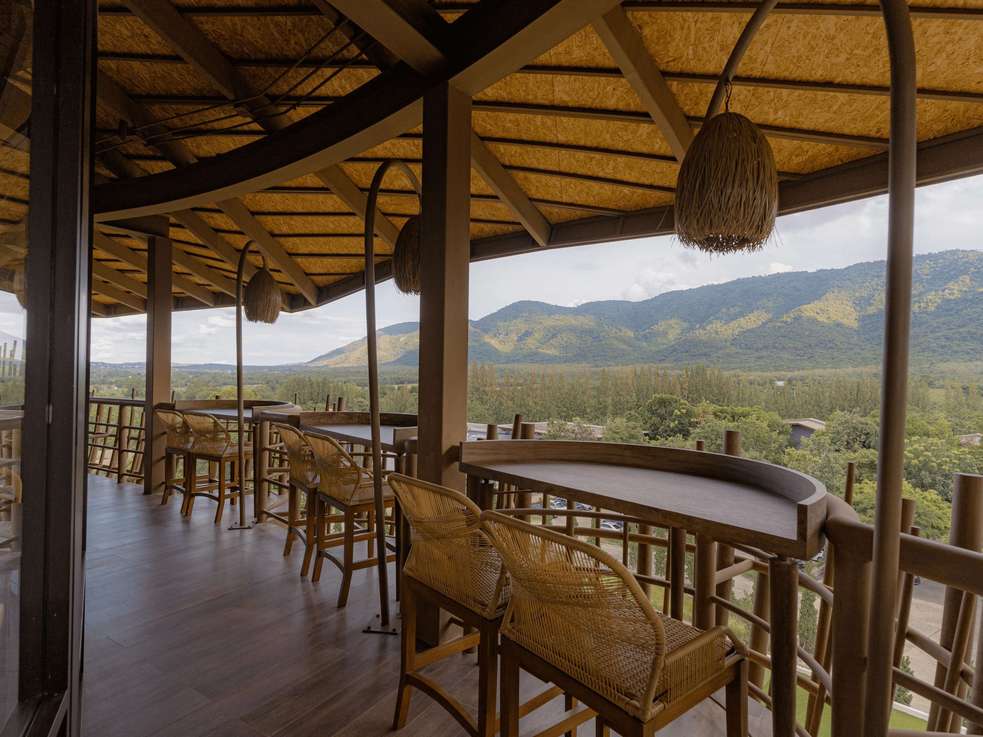 breakfast, lunch, dinner served; thai cuisine