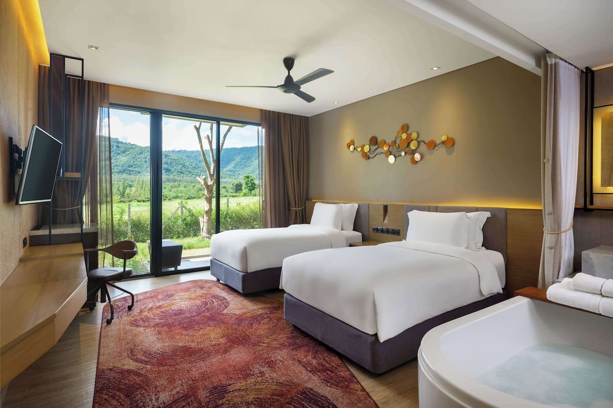 1 bedroom, minibar, in-room safe, desk