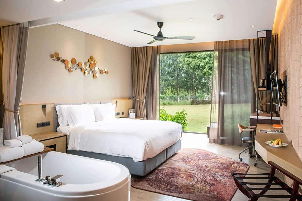 1 bedroom, minibar, in-room safe, desk