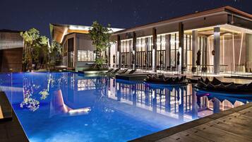 Outdoor pool, pool loungers