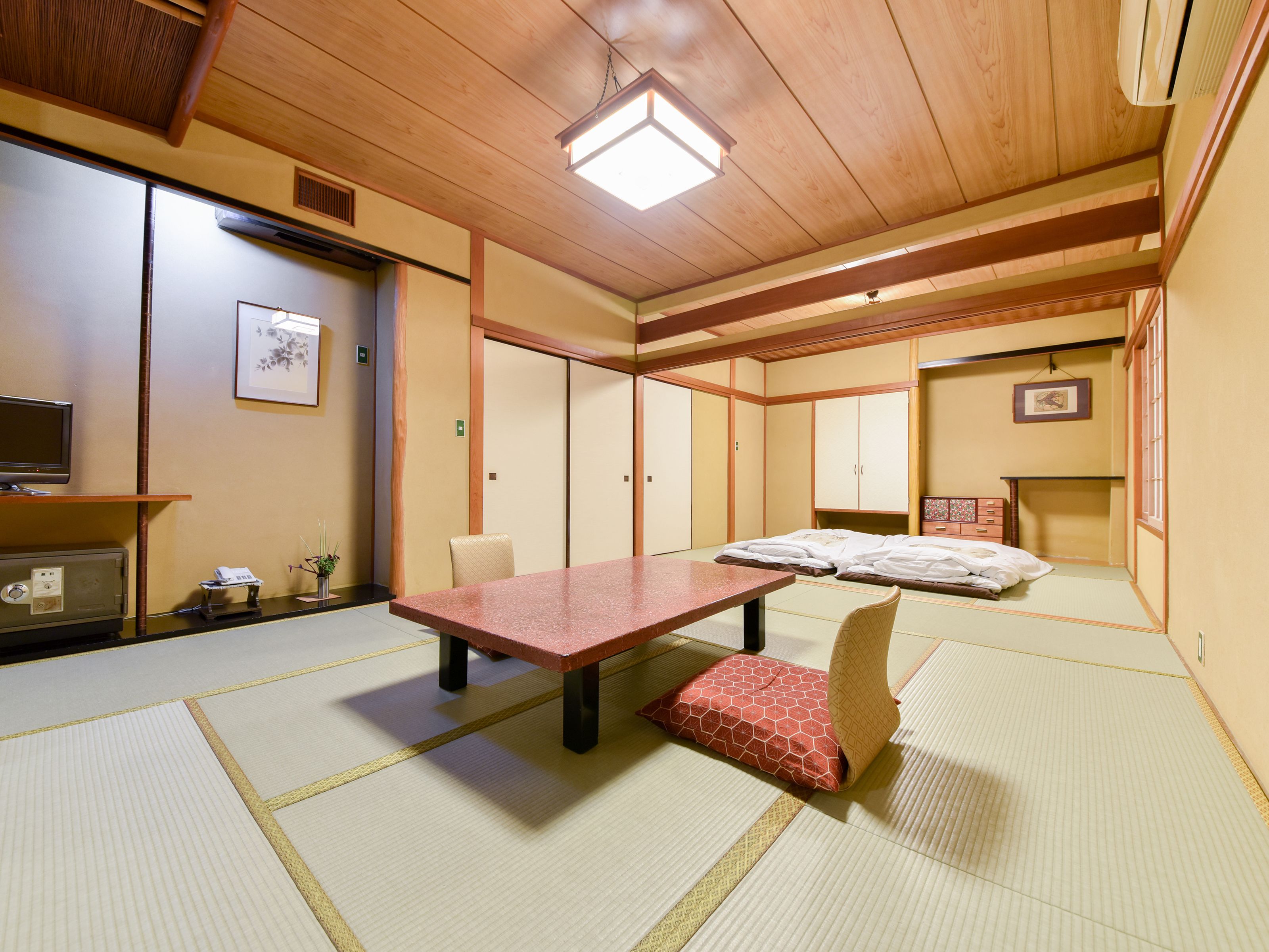 In-room safe, free WiFi