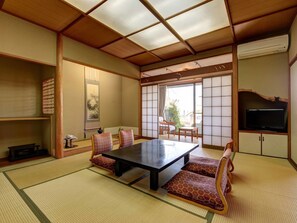 In-room safe, free WiFi - Ito Onsen Yokikan (Ito)