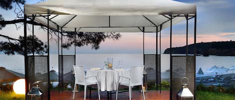 Breakfast, lunch, dinner served; Mediterranean cuisine