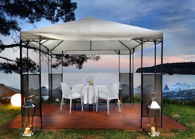 供應早餐、午餐、晚餐;地中海菜