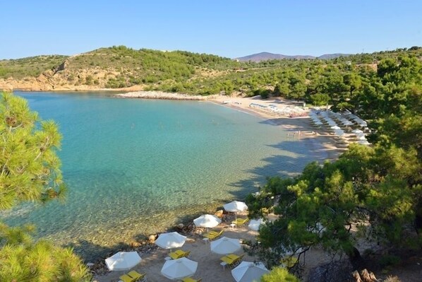 Private beach, sun-loungers, beach umbrellas, beach towels