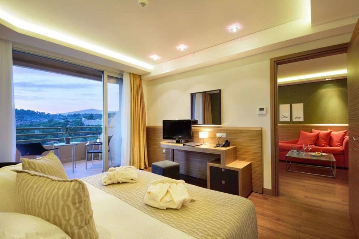 suite, sea view | 1 bedroom, egyptian cotton sheets, premium bedding, pillow-top beds