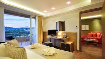 Suite, uitzicht op zee | 1 slaapkamer, lakens van Egyptisch katoen, luxe beddengoed
