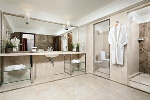 Suite Premier, sauna | Baño | Tina profunda, amenidades de baño gratuitas, secadora de cabello