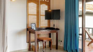 Deluxe Double room with Balcony and Sea view