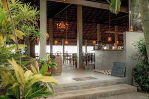 Restaurant - Ananthaya Beach (Rekawa)