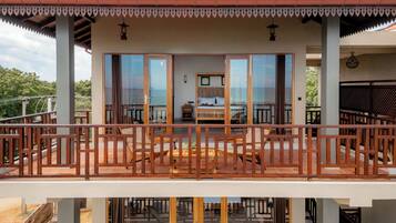 Superior Studio Suite, Sea View | 1 bedroom, premium bedding, pillow-top beds, minibar