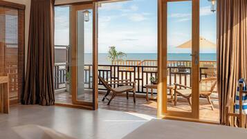 Deluxe Studio Suite, Sea View | 1 bedroom, premium bedding, pillowtop beds, minibar