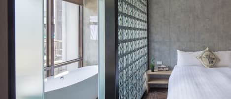 Wow VIP Triple Suite | Bathroom | Hair dryer, towels, shampoo, toilet paper