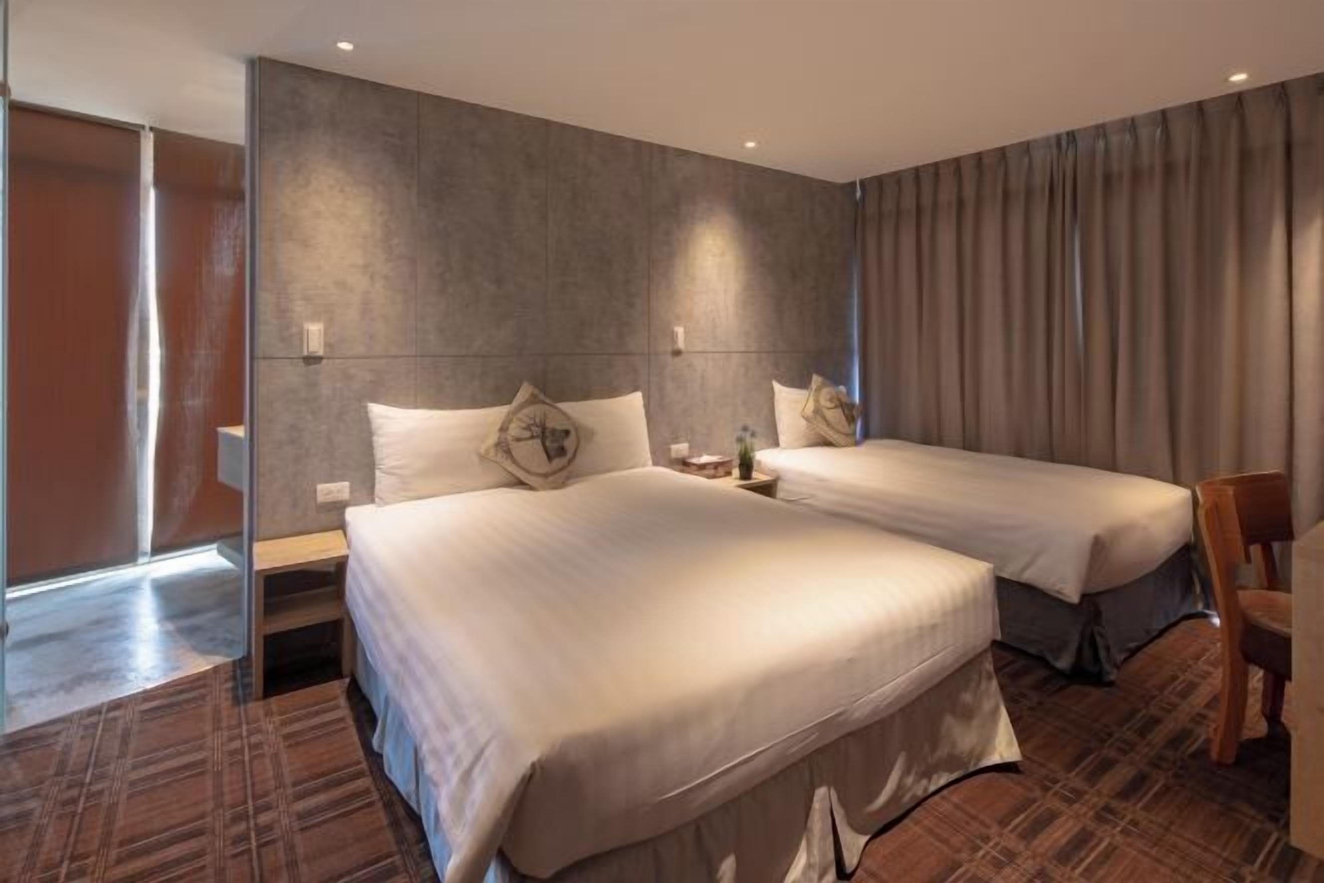 Desk, soundproofing, iron/ironing board, free WiFi