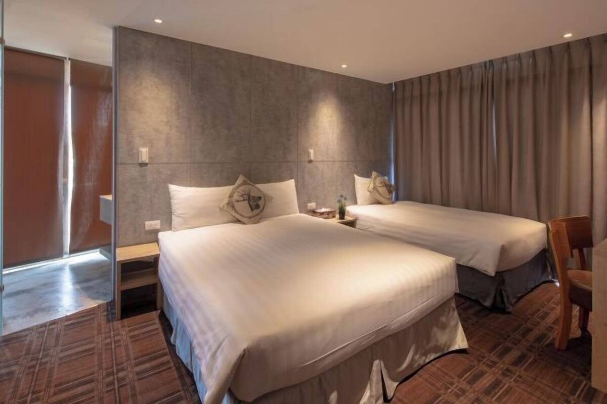 Desk, soundproofing, iron/ironing board, free WiFi