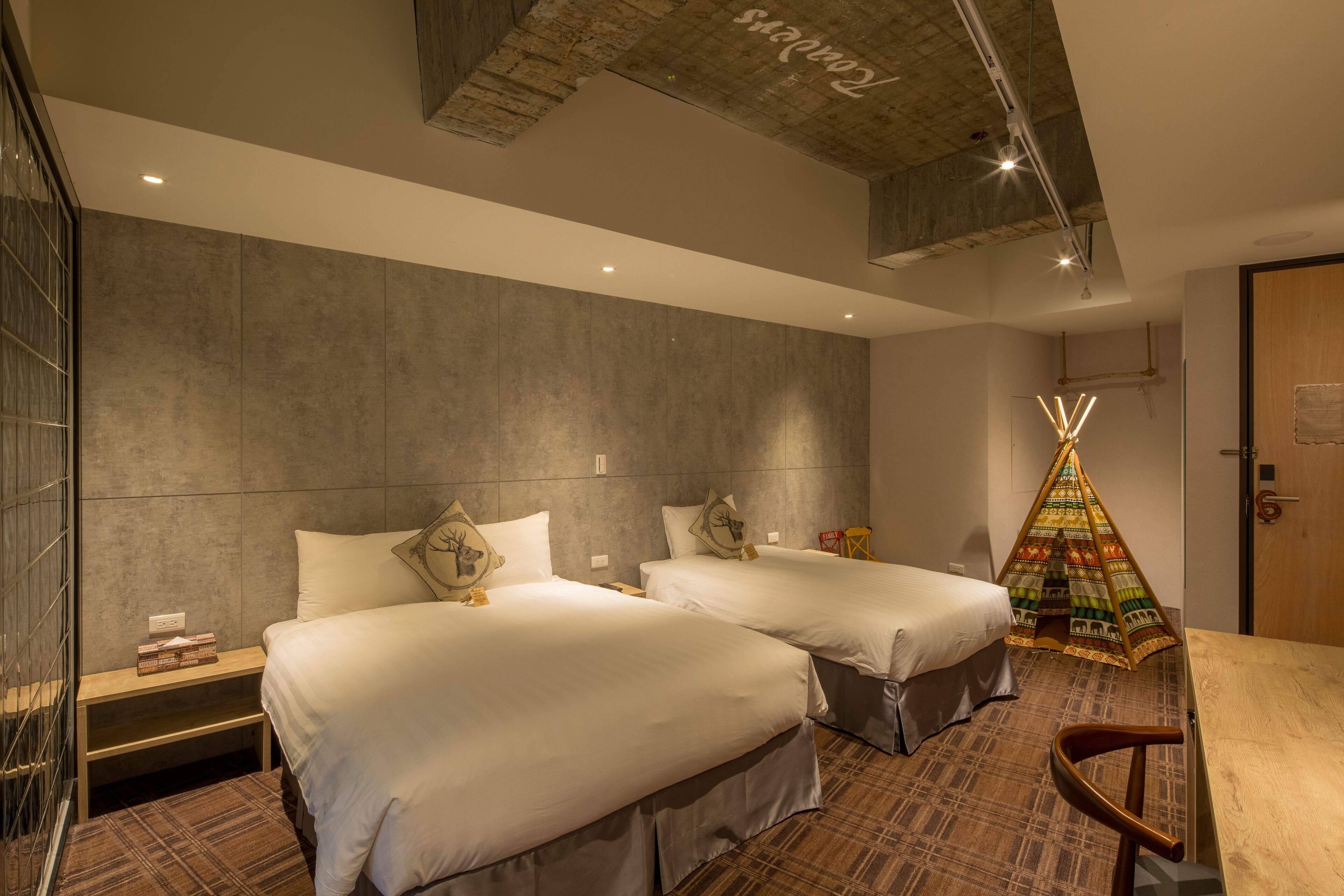 wow vip triple suite | desk, soundproofing, iron/ironing board, free wifi