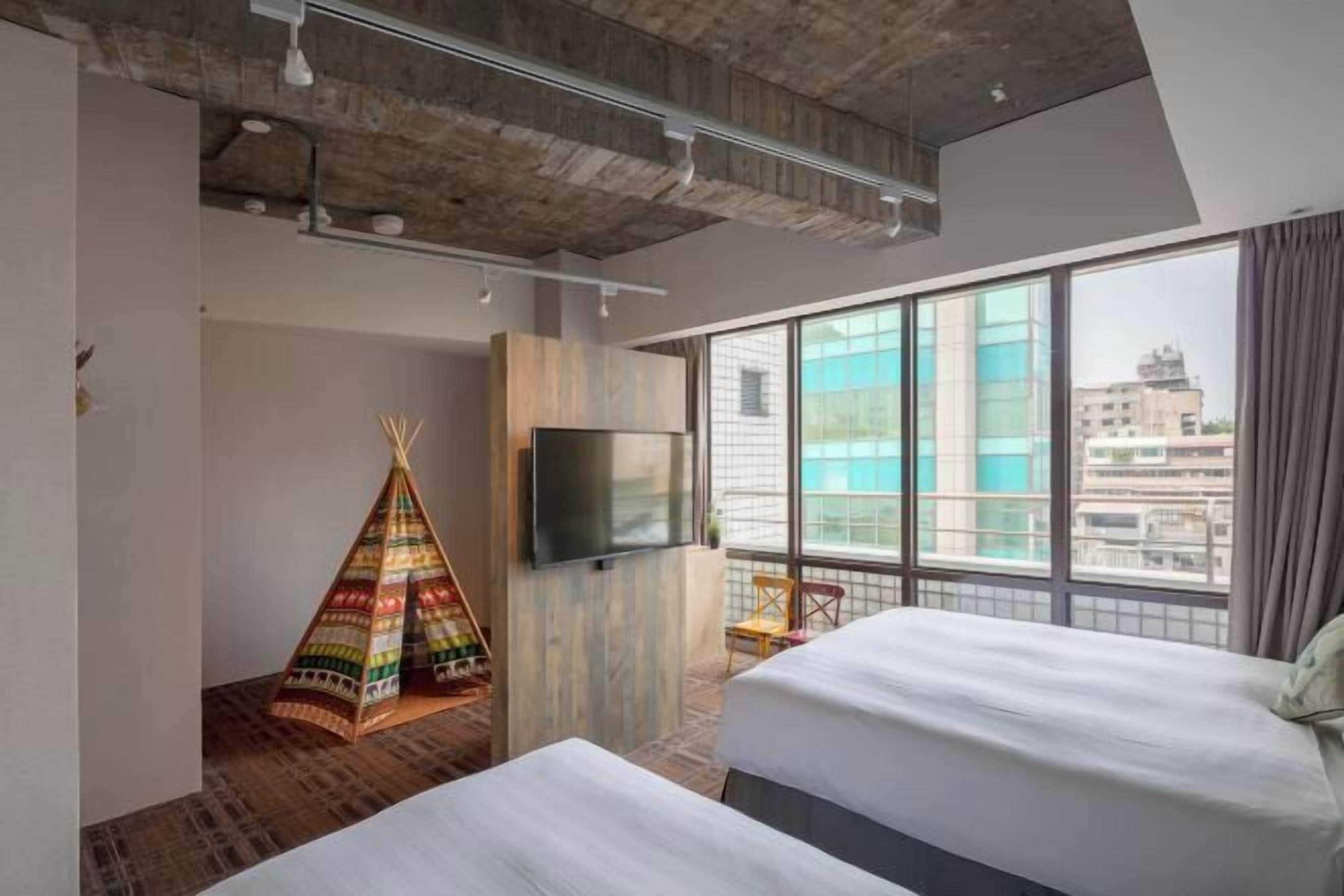 Desk, soundproofing, iron/ironing board, free WiFi