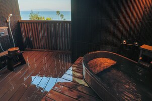 Habitación Confort con 1 cama doble o 2 individuales, vistas parciales al mar | Ropa de cama de alta calidad, edredones de plumas, caja fuerte