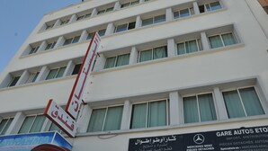 A multi-story building with several windows and a signboard. - Hôtel Boustane (Casablanca)