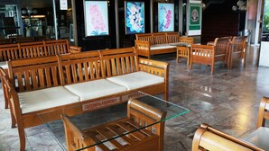 Lobby sitting area - Eastern Hotel Chanthaburi (Chanthaburi)