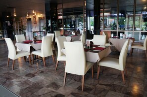 Breakfast, lunch, dinner served; Thai cuisine - Eastern Hotel Chanthaburi (Chanthaburi)