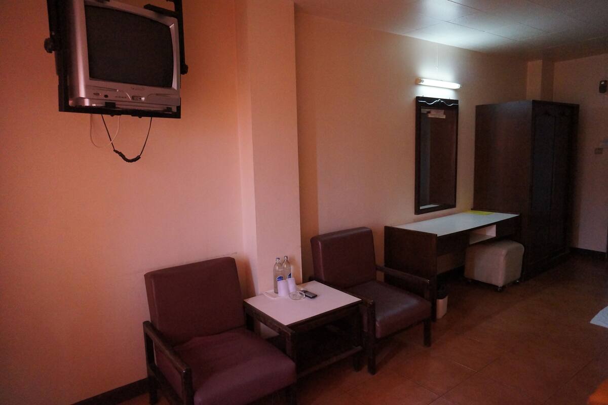 Standard Room Twin Bed | Escritorio, camas supletorias, wifi gratis