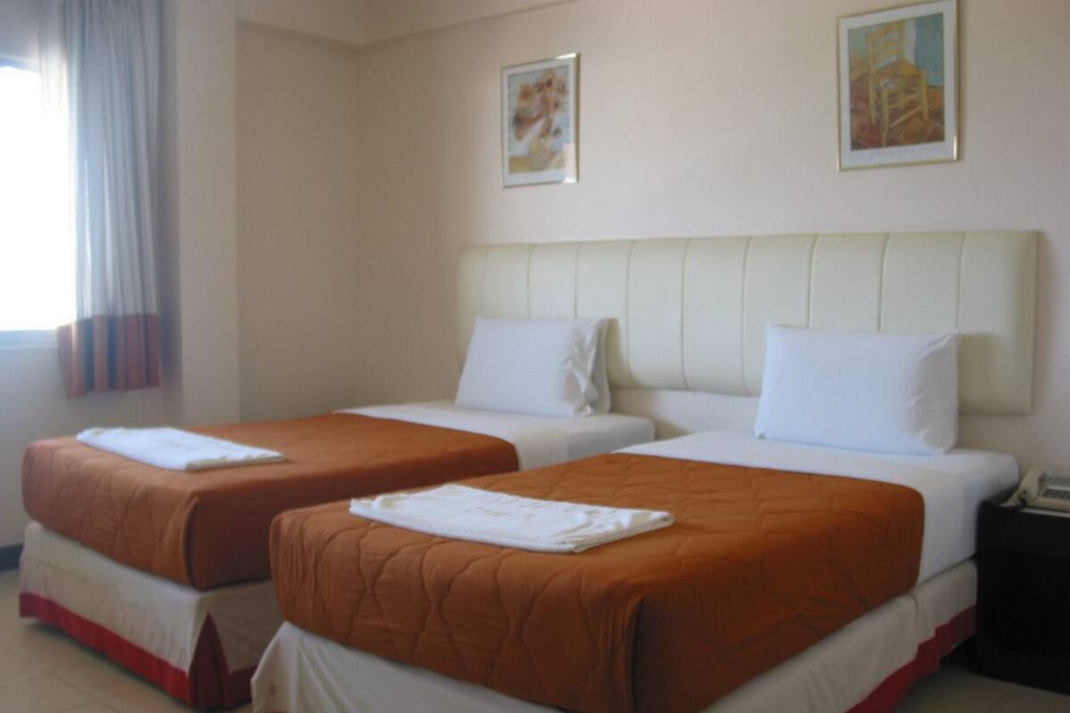 Junior Suite Twin Bed | Escritorio, camas supletorias, wifi gratis