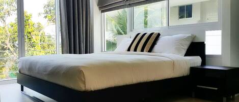 2 bedrooms, desk, blackout curtains, free WiFi