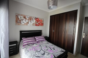 Apartamento superior, 2 quartos (Bouznika 7) | Ferros/tábuas de passar roupa, Wi-Fi de cortesia