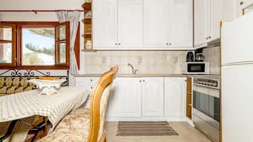 Appartamento, 2 camere da letto, al piano terra | Cucina privata | Frigorifero, piano cottura, macchina per tè/caffè, bollitore elettrico